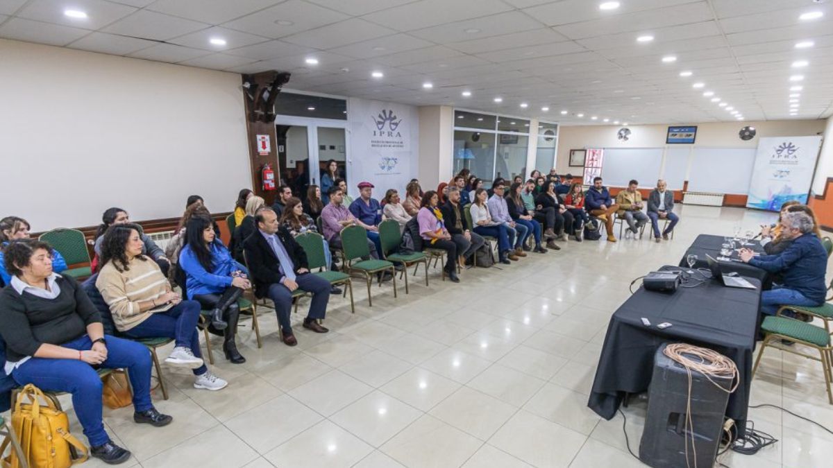 La legisladora Acosta participó de la jornada sobre consumo problemático en Ushuaia