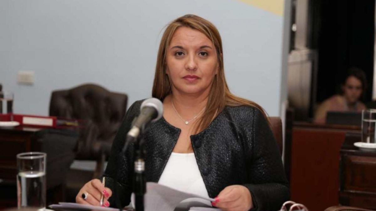 “No debemos trabajar por una banca, sino por la defensa de un modelo de país”