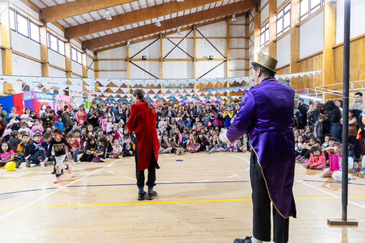 Una multitud de niños y niñas disfrutaron de la gran kermés por el Mes de las Infancias 