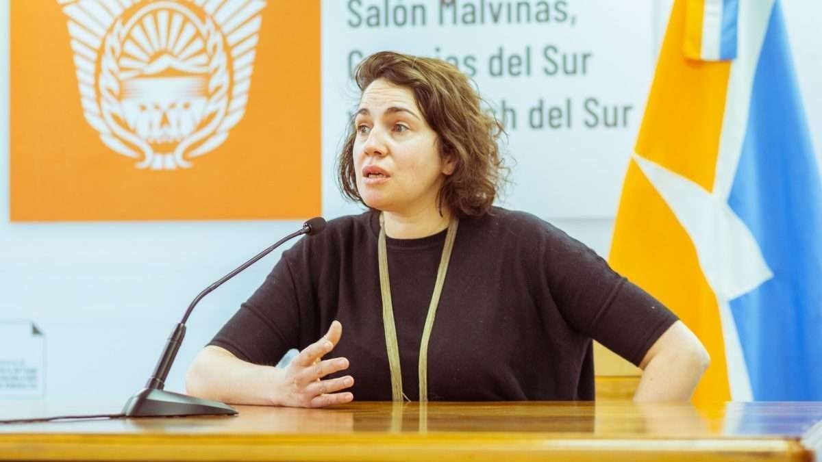 “Se llama a la población a que se vacunen con la dosis de refuerzo, con esta última variante”