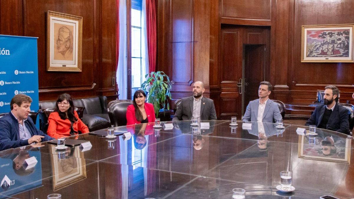  Melella firmó un acuerdo con Batakis para otorgar préstamos productivos a pymes fueguinas