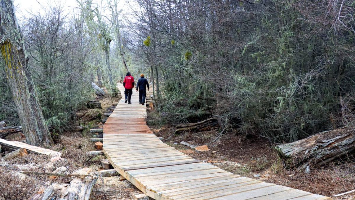  La Municipalidad de Tolhuin avanza en los trabajos del sendero de la Laguna CAMI