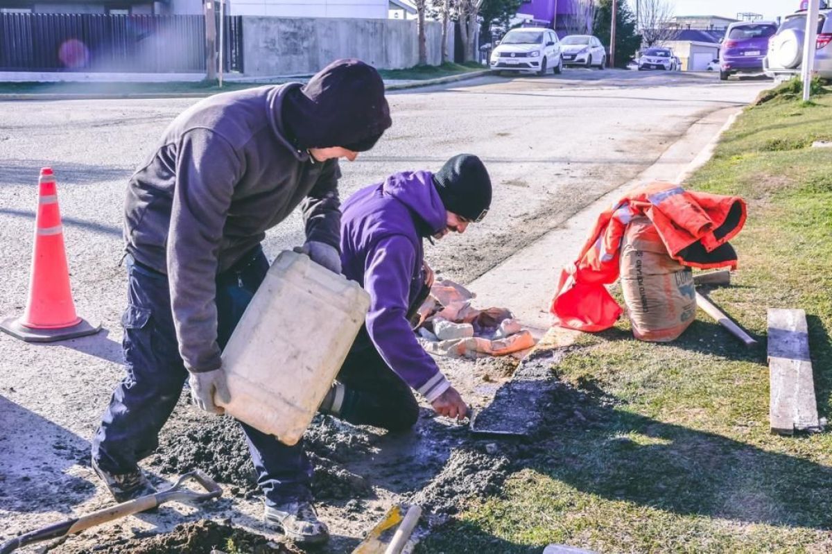 El Municipio de Ushuaia readecua la traza vial de un derivador de tránsito en el Barrio Pipo 