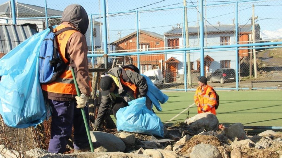 El Municipio de Ushuaia realizó una nueva jornada de limpieza y recolección de residuos voluminosos