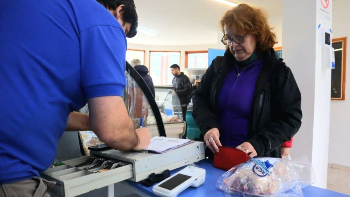 Se podrán adquirir pollos frescos y de producción local en el punto de venta de "RGA Alimentos"