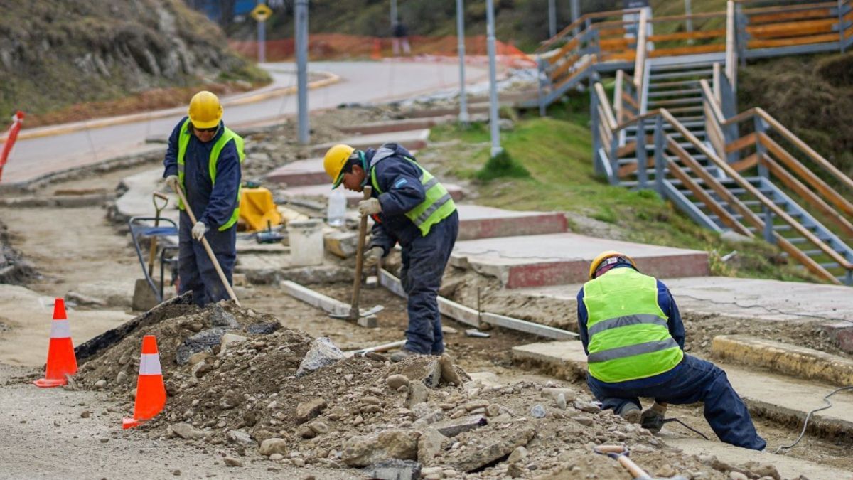 Se reiniciaron las obras de los nuevos colectores cloacales para la zona centro y oeste 