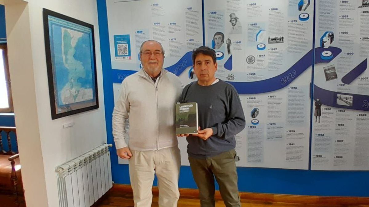 La Municipalidad acompañó al VGM Carlos Carlos Schweizer en la presentación de su libro