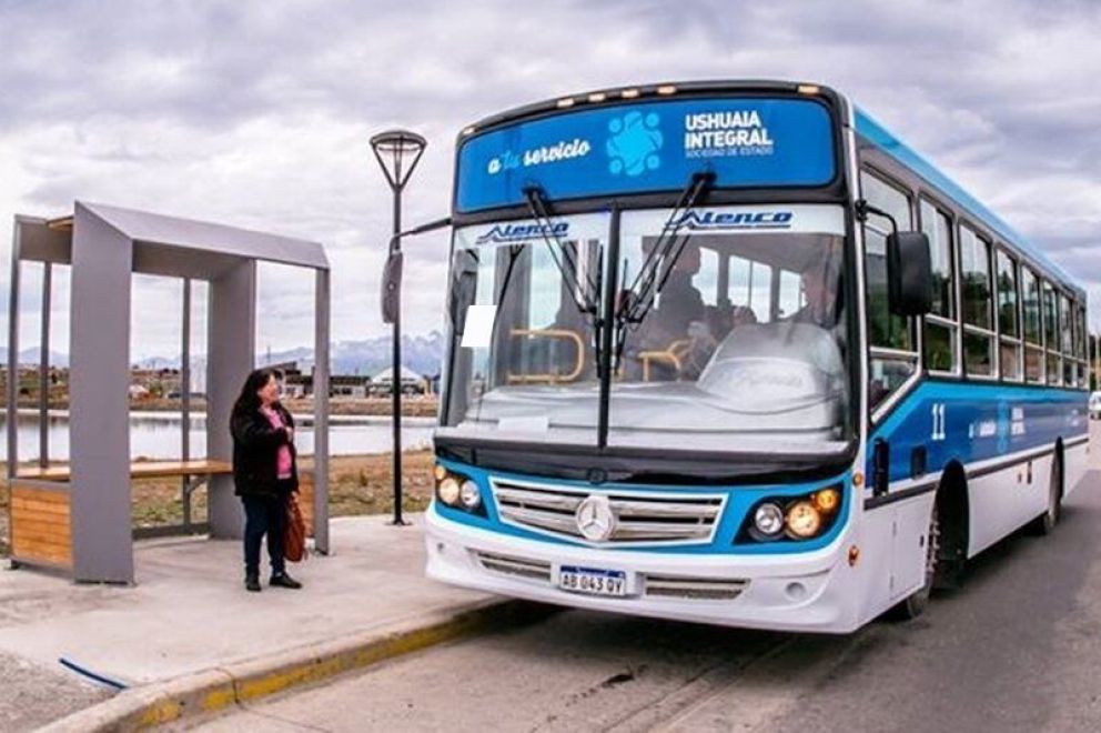 Un colectivo de Ushuaia, correspondiente a la línea D, se incendió este lunes por la tarde