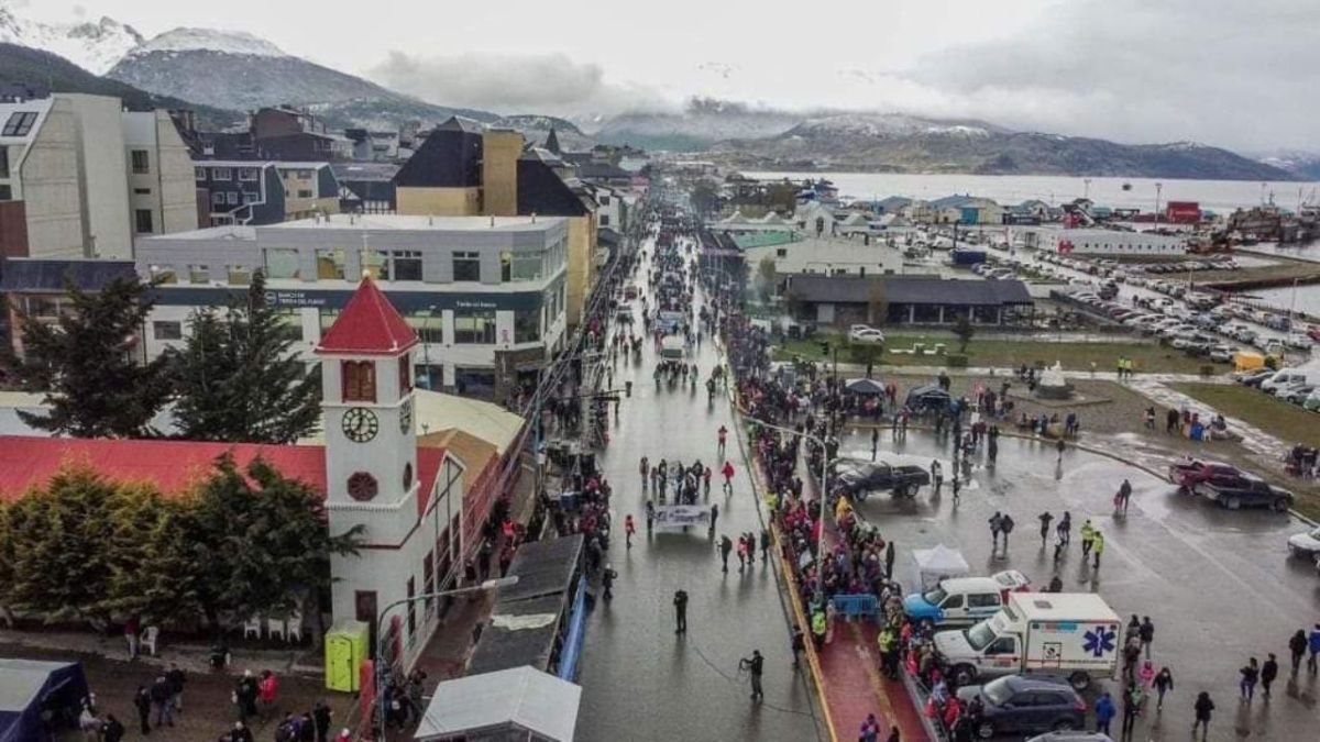  La Municipalidad invita a todos los vecinos y vecinas a participar de los actos centrales