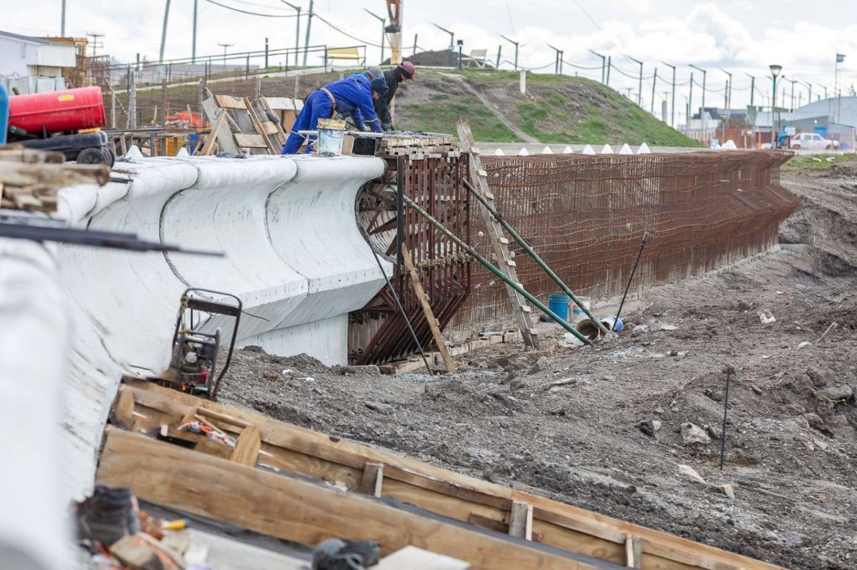 El Municipio reanuda los trabajos de la segunda etapa del muro y paseo costero 