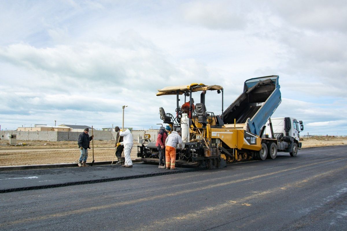 Se retomó el asfaltado de la extensión de la Avenida San Martín 