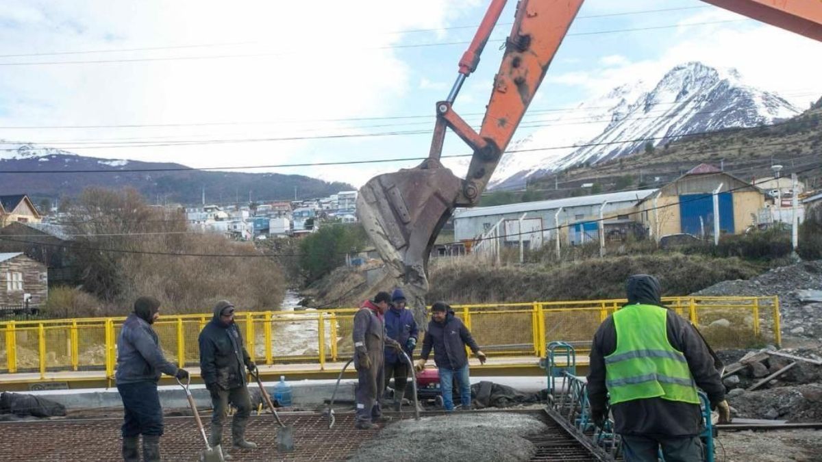  Hormigonaron la última etapa de la calzada del nuevo puente sobre el Arroyo Grande