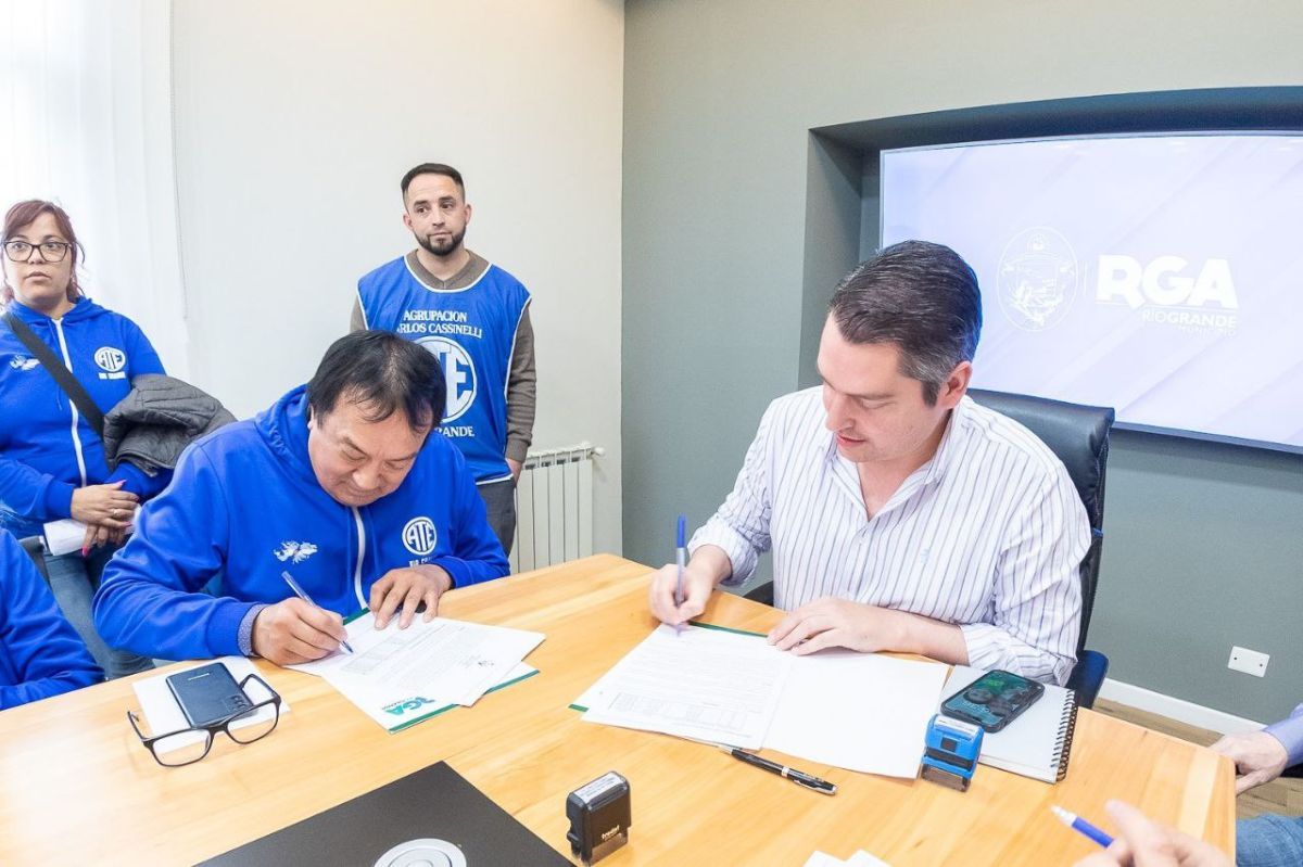 El intendente Martín Pérez firmó un nuevo aumento salarial con ATE
