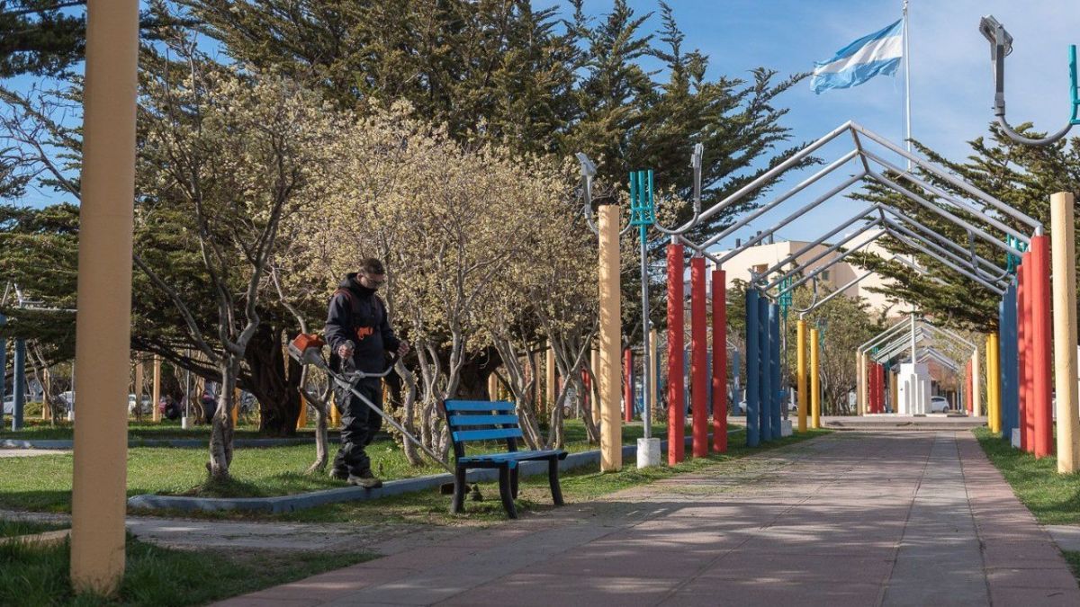 Comenzaron los trabajos de embellecimiento en distintos espacios públicos de la ciudad