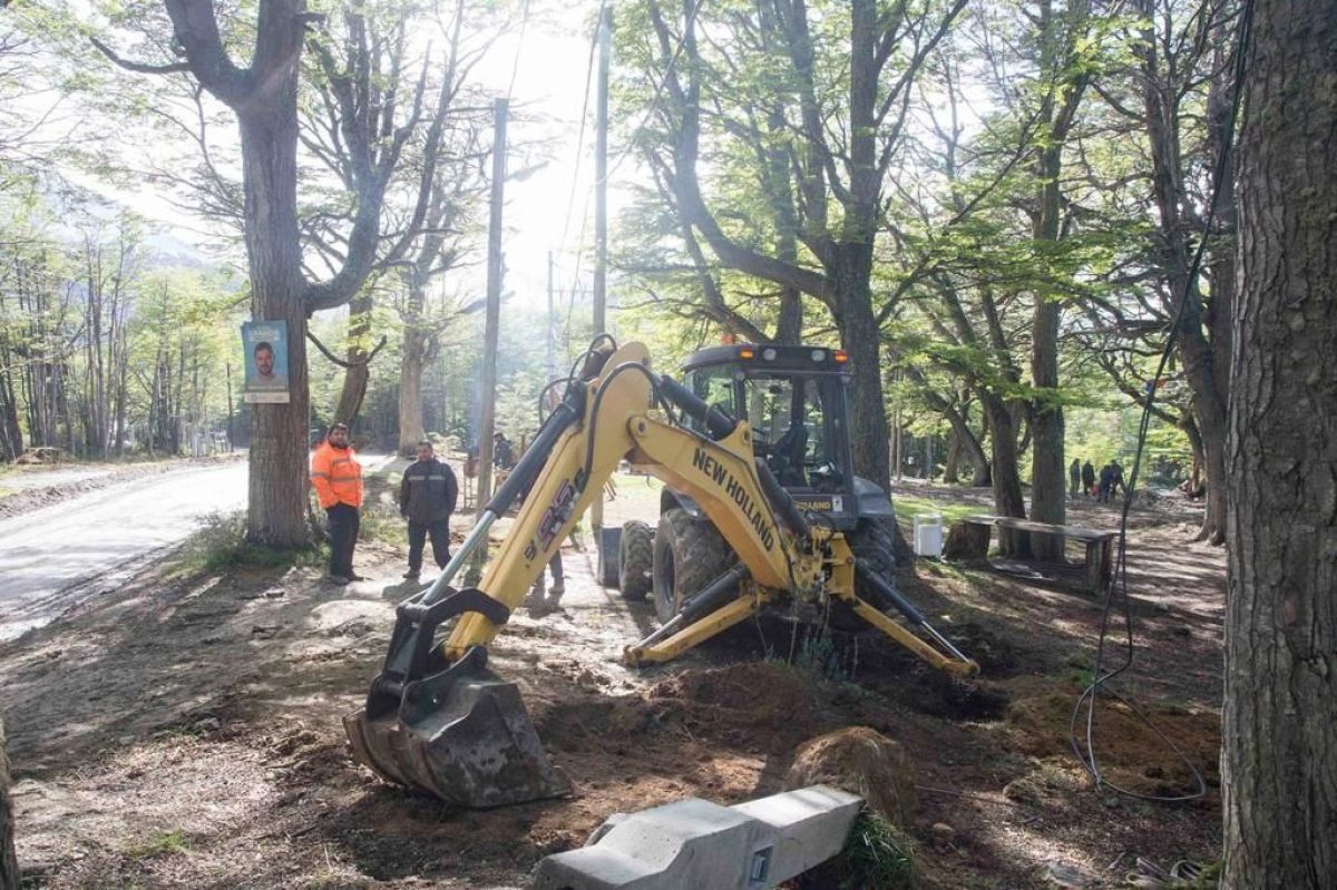La Municipalidad de Ushuaia realiza trabajos en la plaza “Nunca Jamás”, del barrio Dos Banderas 