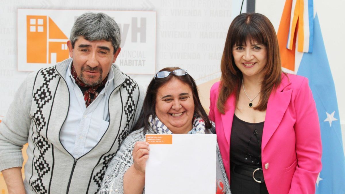 El Instituto Provincial de Vivienda y Hábitat entregó actas de tenencia a familias del sector Margen Sur
