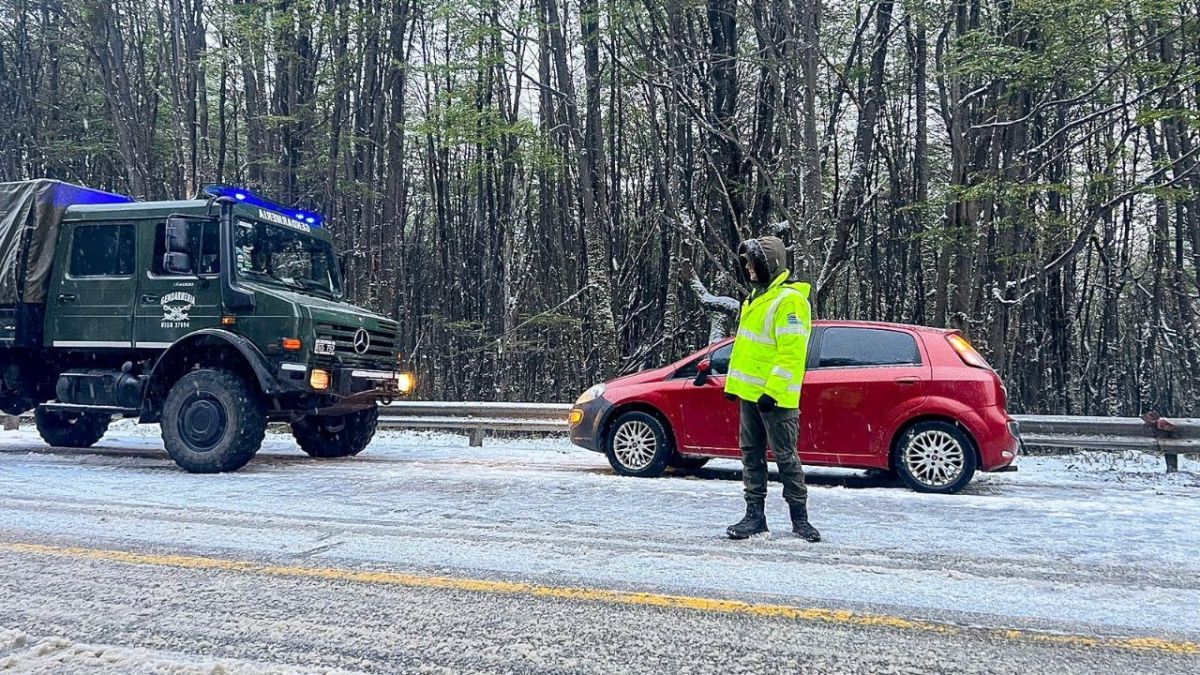 Se restringe la circulación en la ruta N°3 a vehículos que no cuenten con cubiertas de invierno