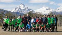 El Instituto Municipal de Deportes entregó material deportivo al Centro de Residentes Bolivianos
