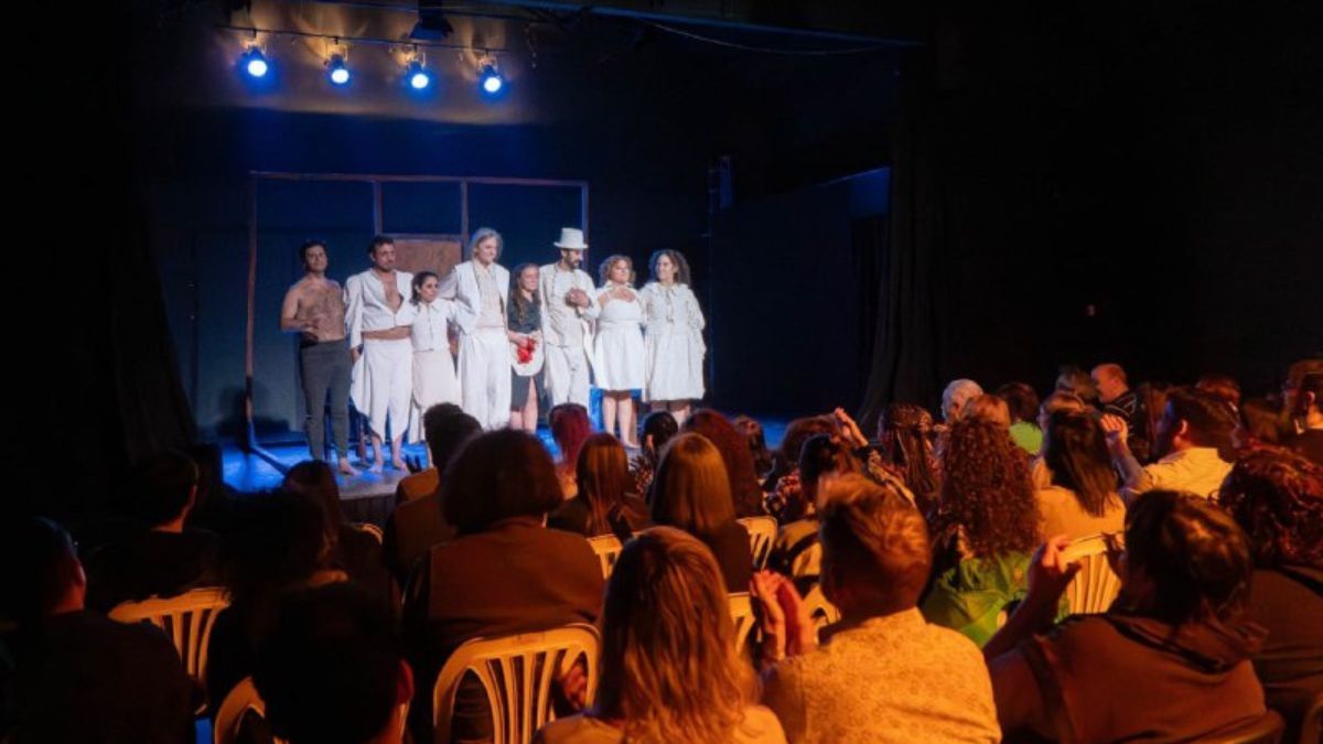 Se estrenó la obra "Trescientos Millones" en el Teatro del Hain