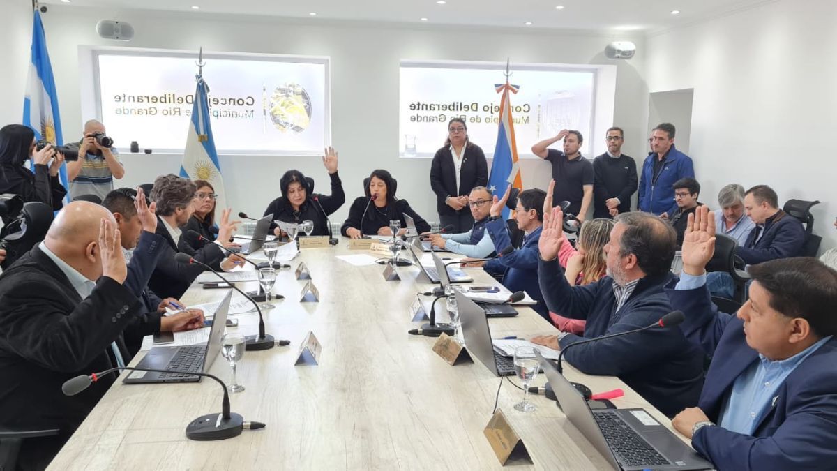 Derogaron la ordenanza que exceptuaba el pago del impuesto automotor a vehículos híbridos y eléctricos