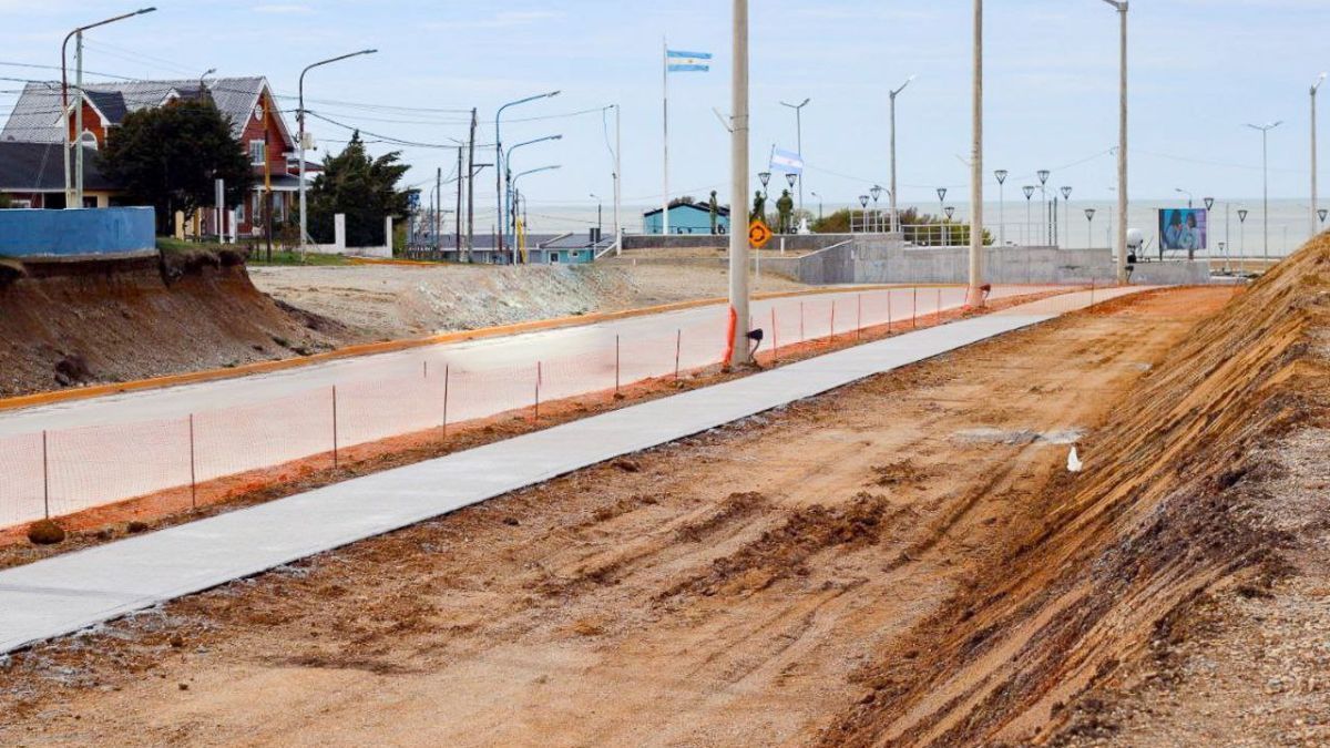 La Municipalidad de Río Grande trabaja en el acondicionamiento de la Avenida doble Santa Fe