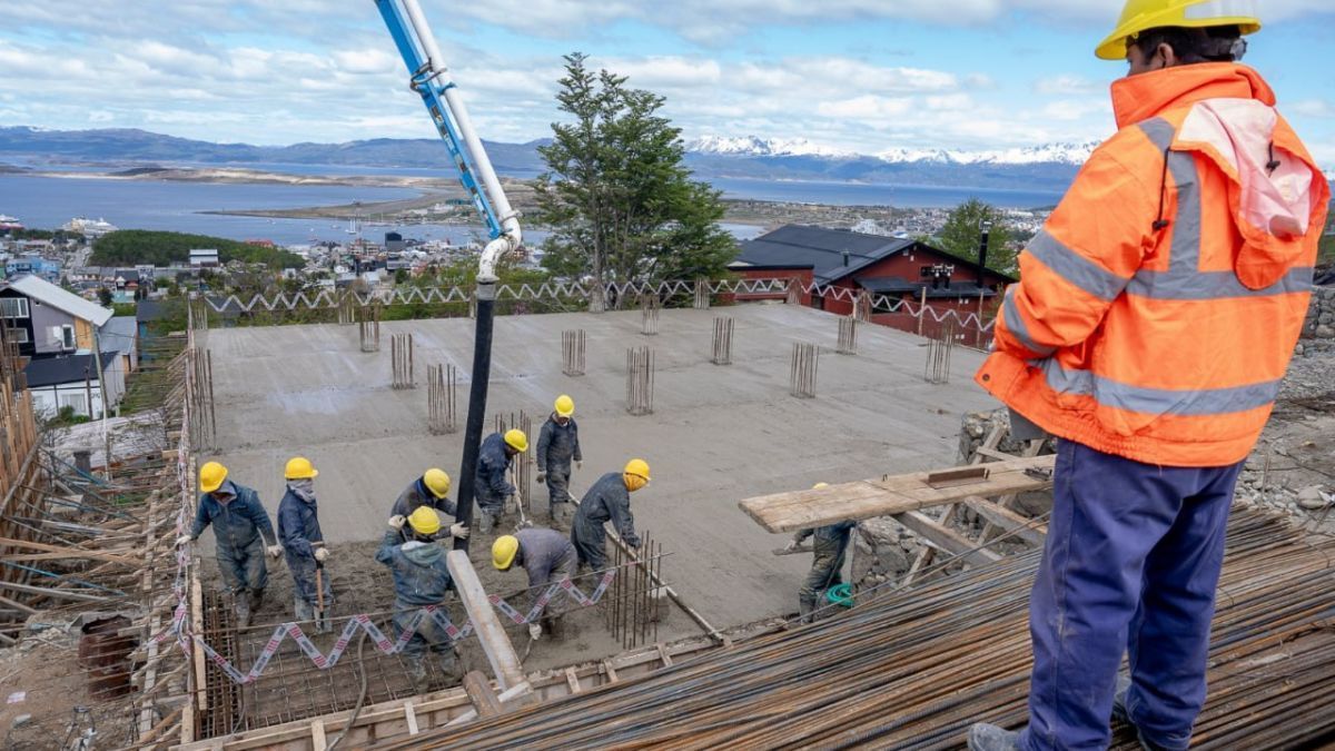 Melella recorrió la obra del nuevo edificio de la Escuela Provincial N°40