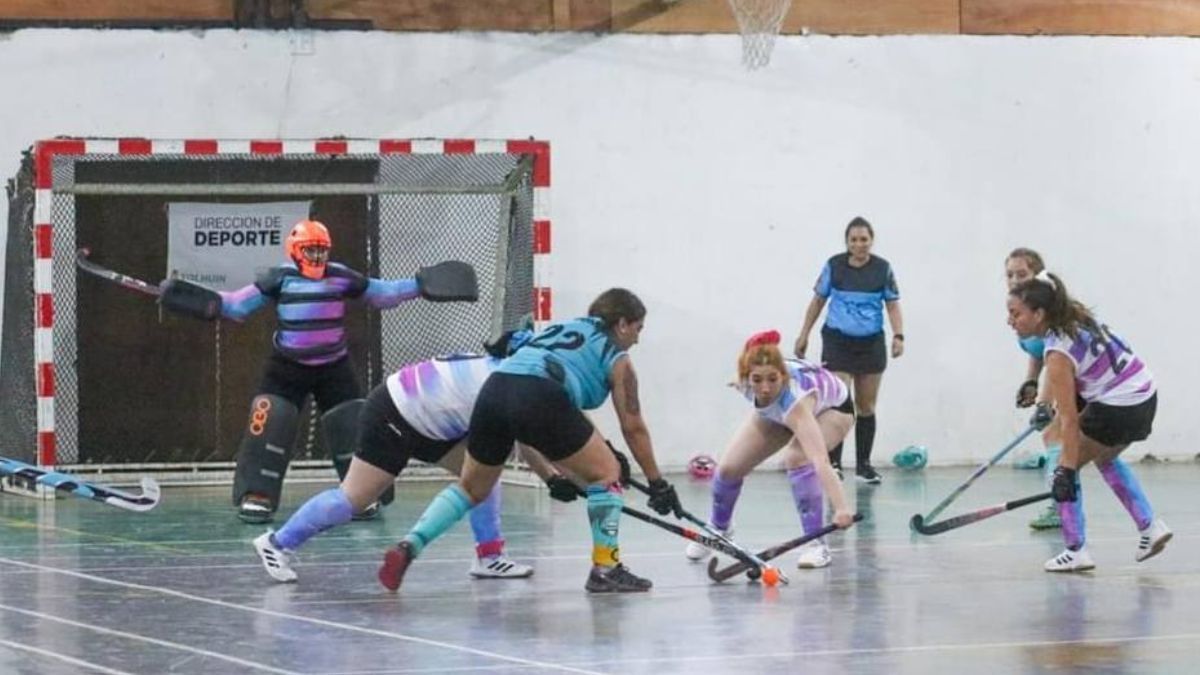 Se realizó la tercera edición del Torneo de Hockey Mamis "Aniversario de Tolhuin"
