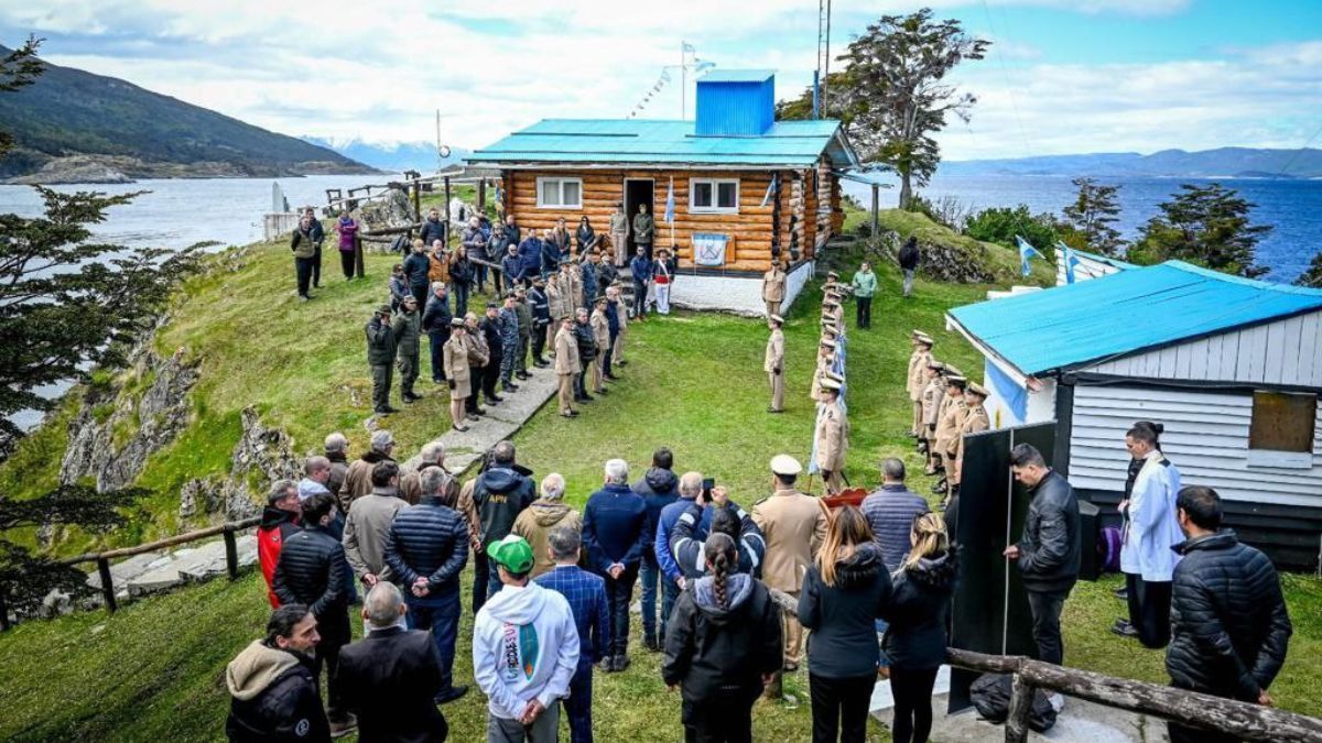 "Acompañamos con el Municipio a esta Institución fundacional de Ushuaia", dijo Becerra