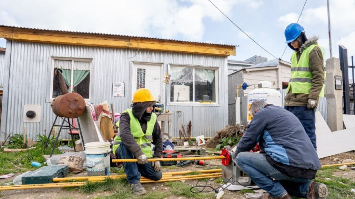 Gobierno inició los trabajos de instalación de gas natural en el barrio Colombo de Ushuaia
