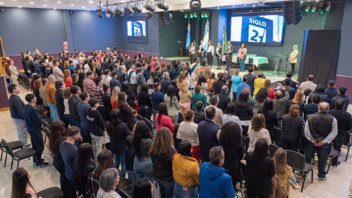 La municipalidad de Río Grande acompañó el acto de colación de la Universidad Siglo 21