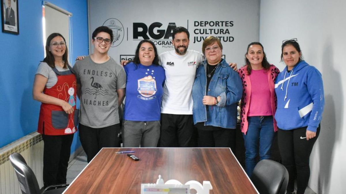 La Agencia municipal de Deporte recibió a integrantes de la nueva Asociación Civil 'Nadadores del Fin del Mundo'