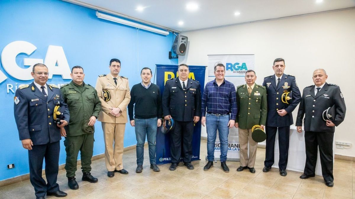 El intendente acompañó el acto de la Policía Federal
