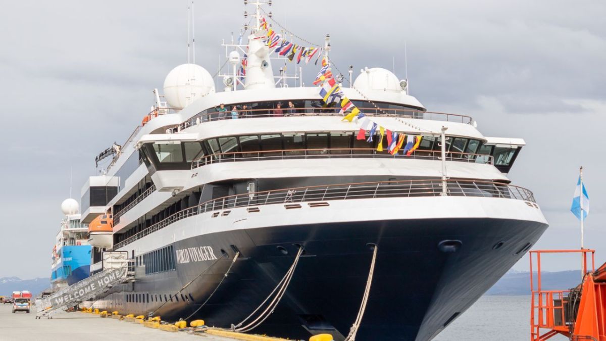 El Atlas World Voyager celebró su bautismo en Ushuaia