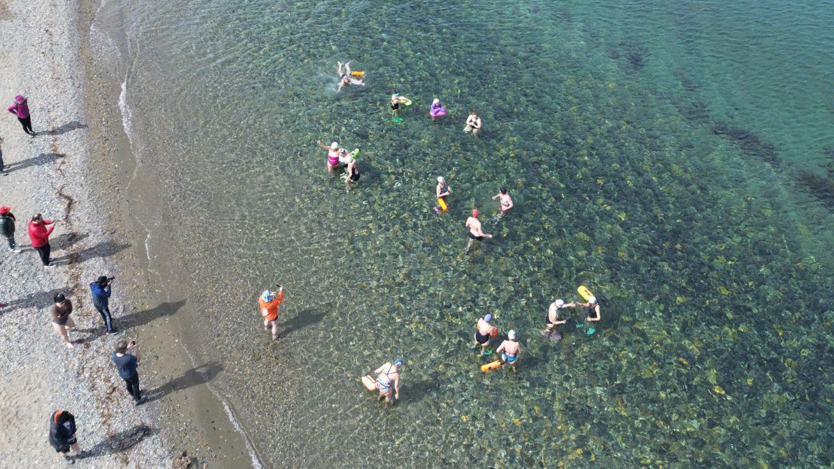 Entregan declaración de interés provincial a nadadoras de aguas heladas