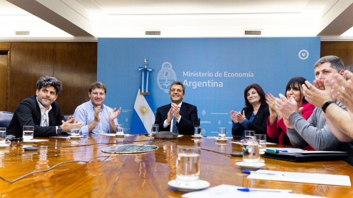 Melella anunció la firma del decreto que incluye al sector textil en la prórroga del subrégimen de promoción industrial