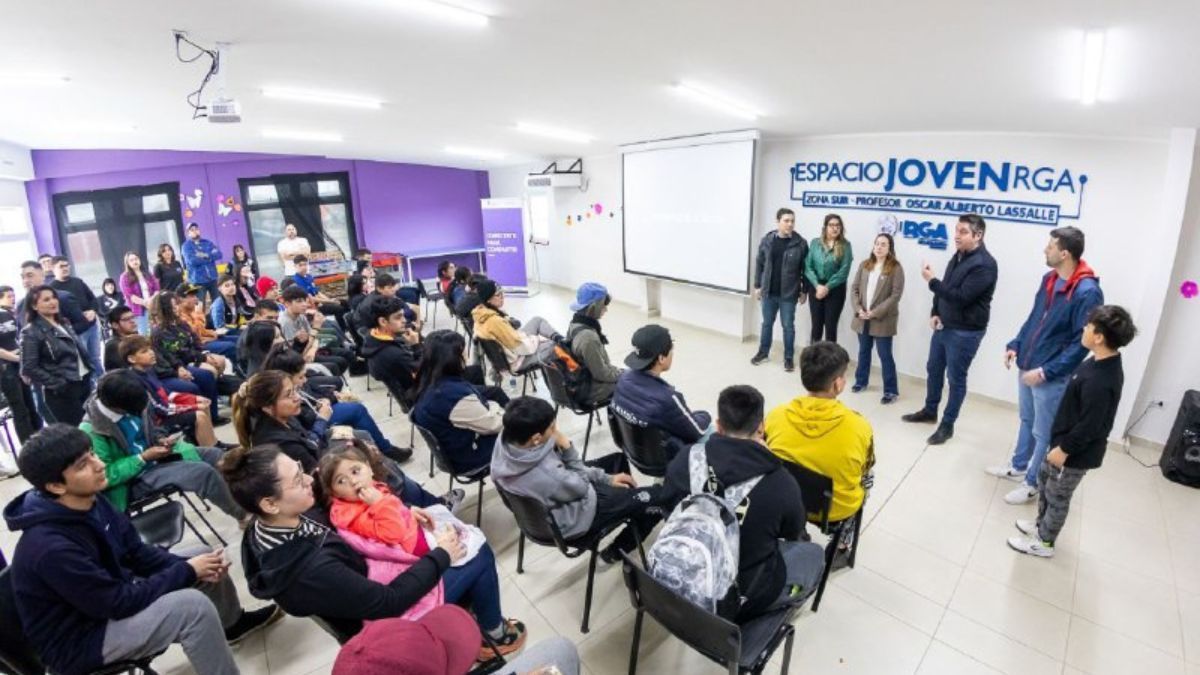 El intendente Perez puso en funcionamiento un nuevo Punto Digital en Río Grande