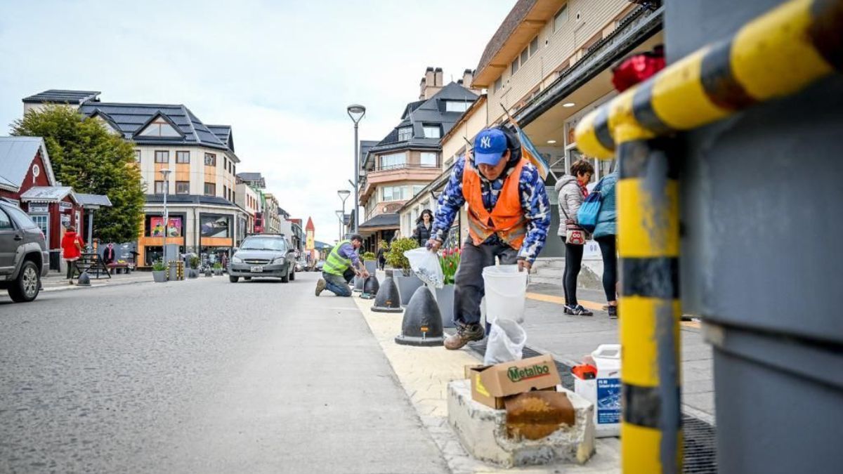 La Municipalidad de Ushuaia ubicó nuevo mobiliario en distintos puntos de la ciudad