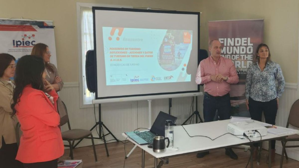 El InFueTur y el IPIEC realizaron el encuentro "Pensemos en turismo"