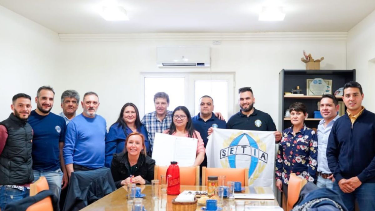 Melella mantuvo un encuentro con representantes gremiales del sector textil