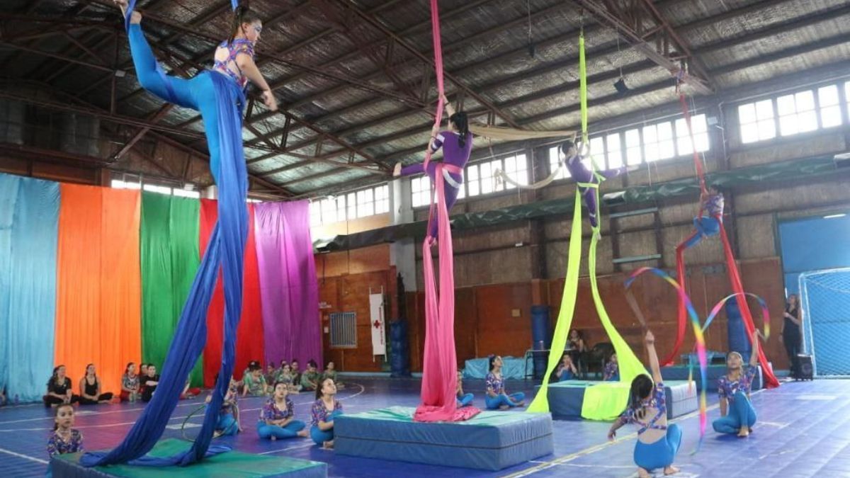  La escuela de acrotela municipal cerró la actividad anual con una muestra