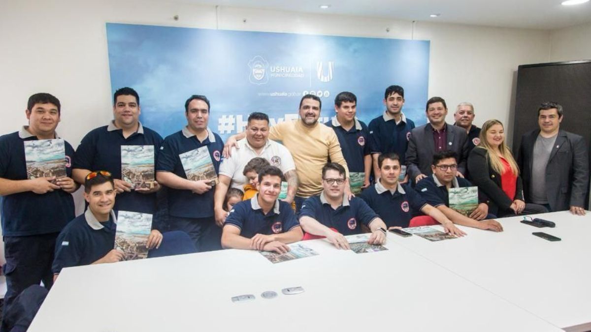 La Municipalidad de Ushuaia entregó decretos de adjudicación a bomberos voluntarios