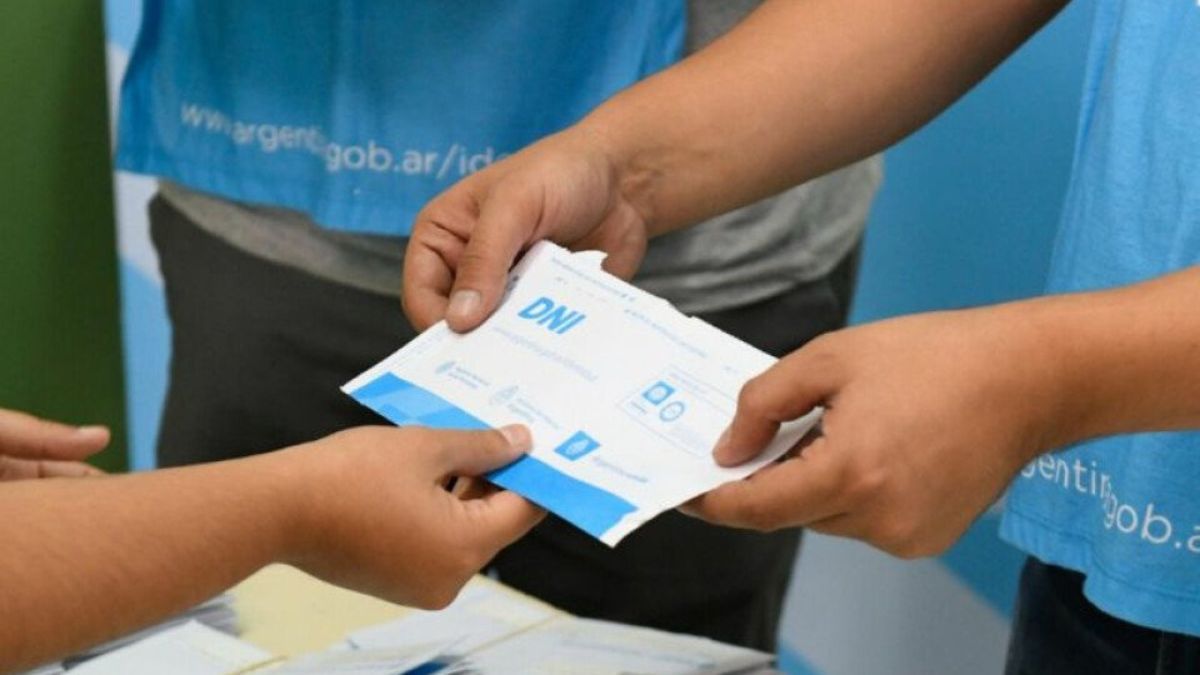 “No hay que ir a renovar el DNI por este formato, lo harán cuando lo necesiten”
