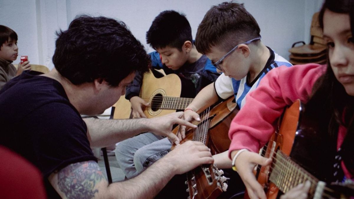 La Municipalidad de Ushuaia dió comienzo a los talleres de guitarra 