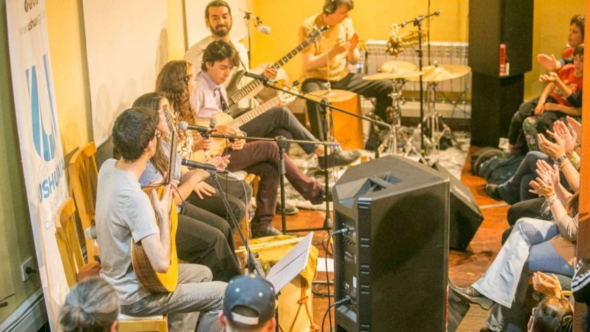 La Municipalidad acompañó la presentación acústica de “Canciones Latinoamericanas”