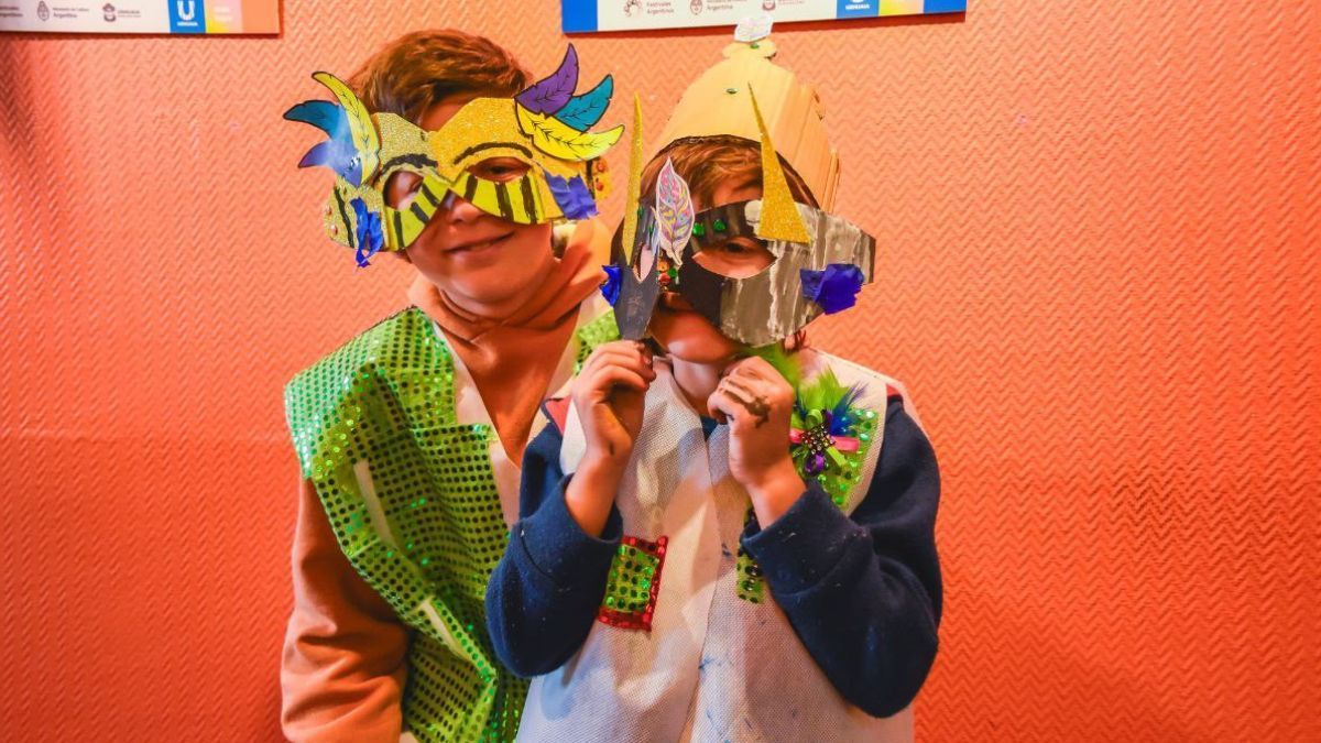 La municipalidad de Ushuaia realizó los talleres gratuitos de máscaras y de trajes de carnaval