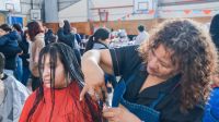 Se realizó con éxito una jornada solidaria de “Peluqueros en acción”