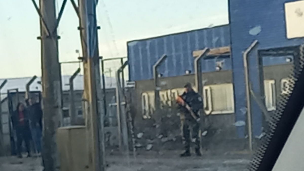 Llegaron a Tierra del Fuego los 8.000 kilos de leche en polvo y los trasladan en un operativo con armas largas