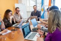 En 2024 los salarios públicos de Tierra del Fuego acumularon subas del 170% a 271%