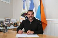 El intendente Vuoto firmó el contrato para la obra de ingreso a Ushuaia