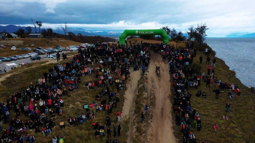 Miles de personas llegaron a Tolhuin para presenciar la Vuelta a la Tierra del Fuego